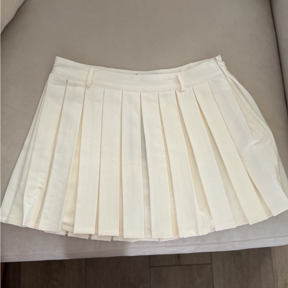 Meshki Mura Pleated Mini Skirt - Ivory
Size: M